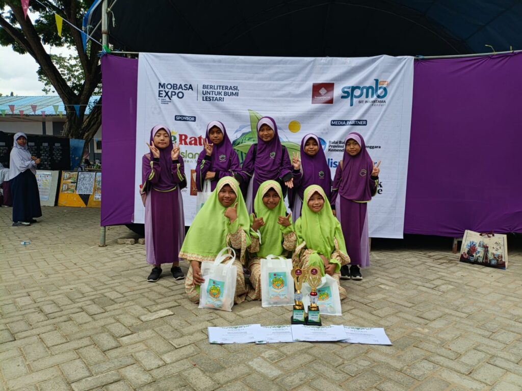 WhatsApp-Image-2025-11-26-at-15.53.46-1024x768 Siswa STP Khoiru Ummah Kendari Raih Tiga Juara di Mobasa Expo 2025