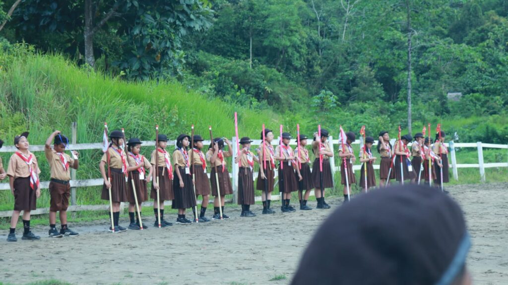 WhatsApp-Image-2025-12-04-at-21.47.23-1024x576 Dua Hari Belajar di Alam, Siswa SD Pelangi Kendari Ikuti Pramuda dan Eduwisata Agrowisata California