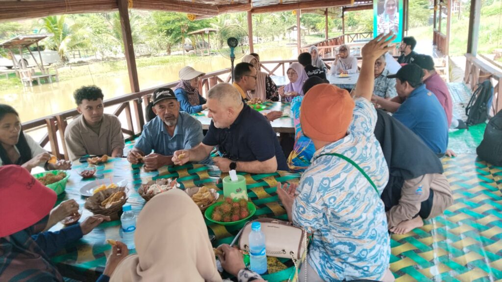 WhatsApp-Image-2026-01-12-at-17.08.18-1024x576 Delegasi Praktisi Pendidikan dari Tiga Negara Kunjungi Agrowisata California
