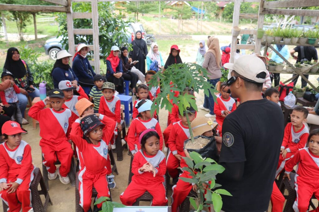 WhatsApp-Image-2026-02-06-at-06.26.16-1024x682 Kenalkan Alam Sejak Dini, Siswa TK Negeri 13 Kendari Kunjungi Agrowisata California