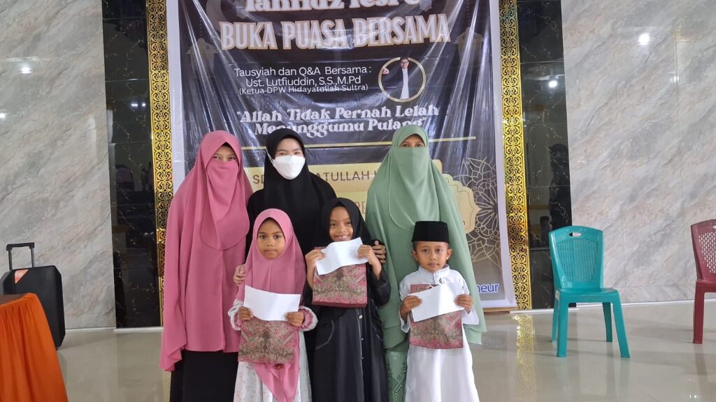 WhatsApp-Image-2026-03-08-at-17.52.23-1024x576 SD Hidayatullah Kendari Sukses Gelar Ramadhan Tahfidz Fest 2026: Syiar Al-Qur’an dan Momentum Muhasabah Diri