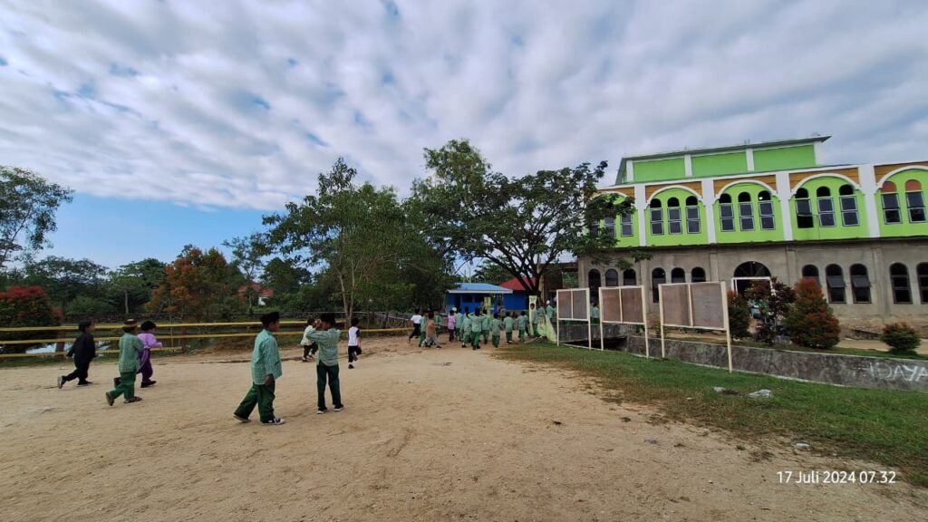 WhatsApp-Image-2026-03-16-at-07.02.32-1024x576 Sekolah Integral Pesantren Hidayatullah Kendari Fokus Cetak Generasi Bertauhid dan Qur'ani dari Tingkat TK hingga SMA