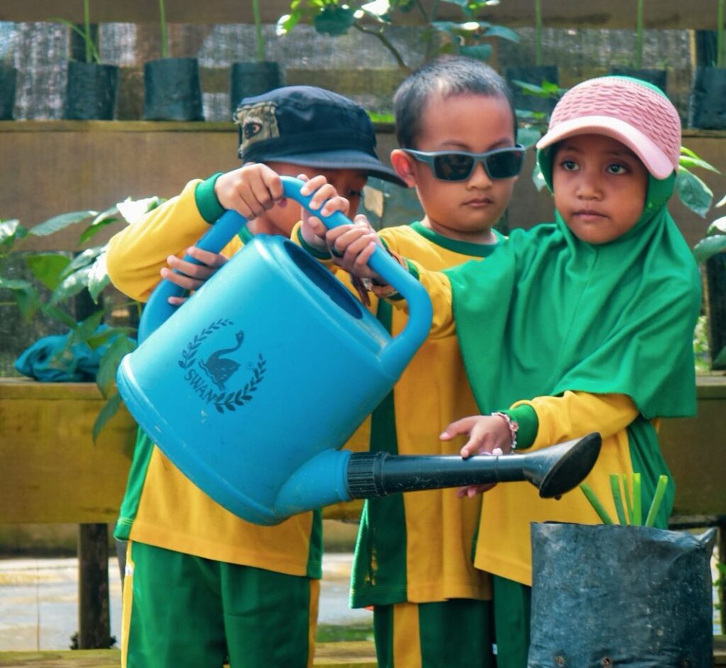 WhatsApp-Image-2026-04-21-at-15.51.40-1-1024x943 Edukasi Alam, Siswa RA Muzdalifah Gelar Kegiatan Eduwisata di Agrowisata California