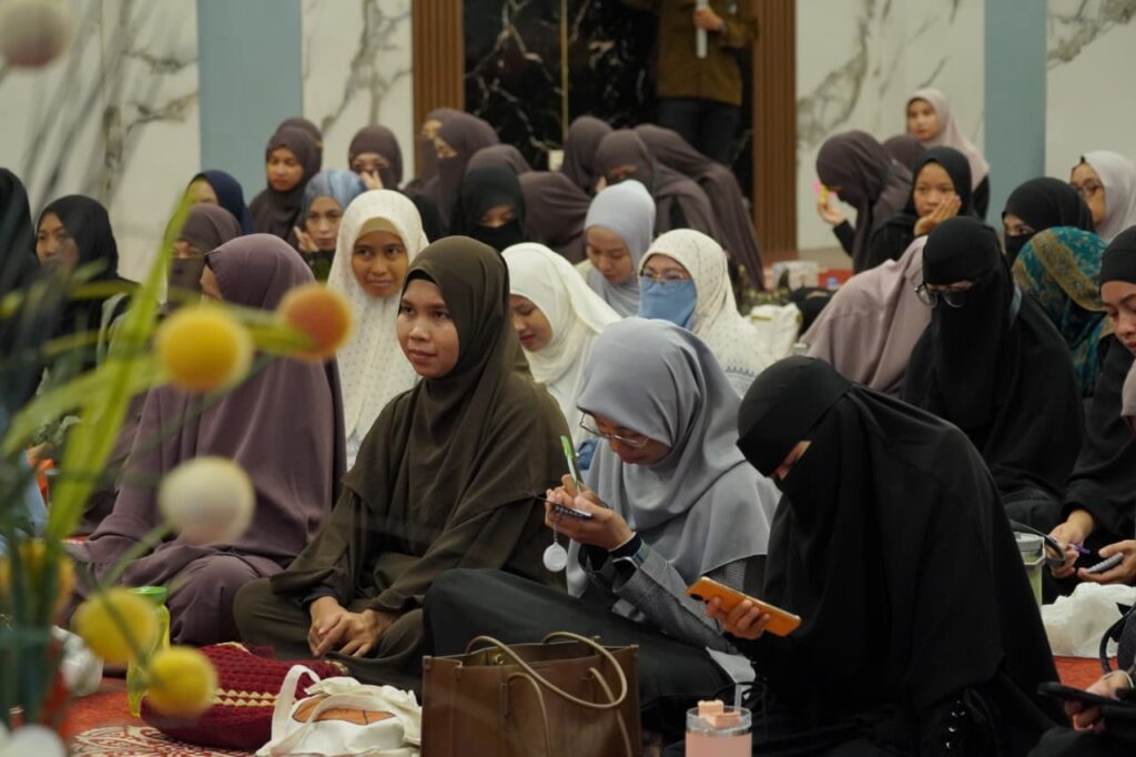 WhatsApp-Image-2026-05-04-at-06.42.32-1024x682 Perayaan Milad ke-2 Komunitas Akhwat Kendari Berlangsung Khidmat: Fokus Berikan Penguatan Mental Bagi Muslimah