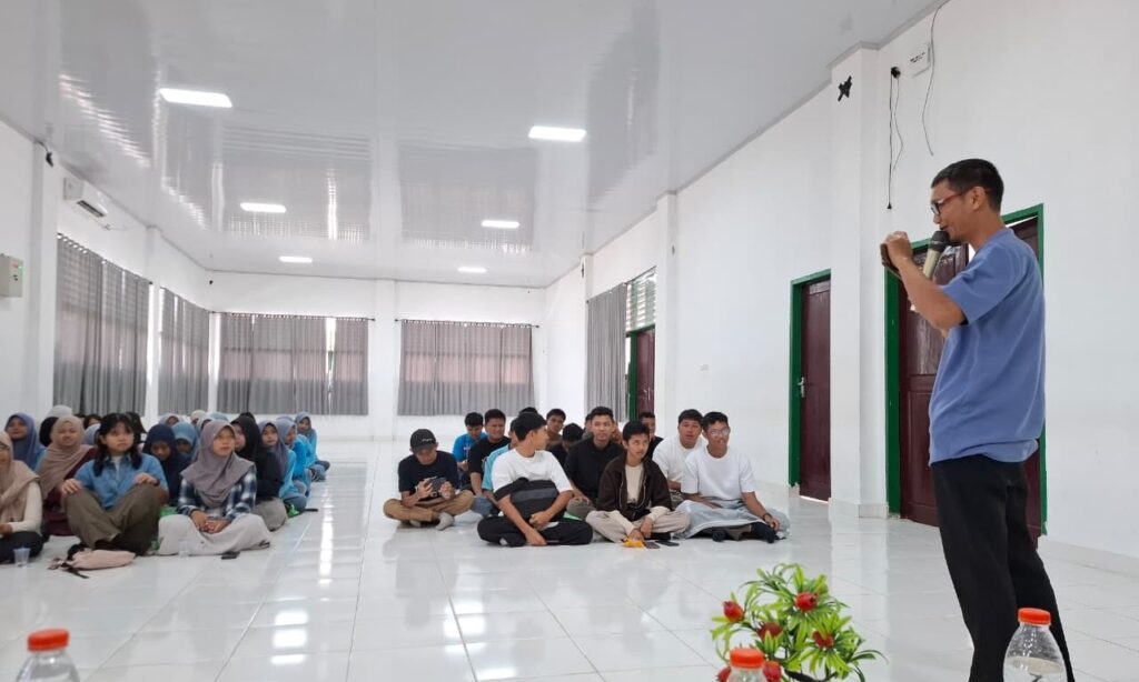 WhatsApp-Image-2026-06-14-at-15.03.46-1-2-1024x614 OSIS SMAN 1 Kendari dan Teman Surga Sukses Gelar Talk Show Literasi "Gen'Z Melek Literasi"