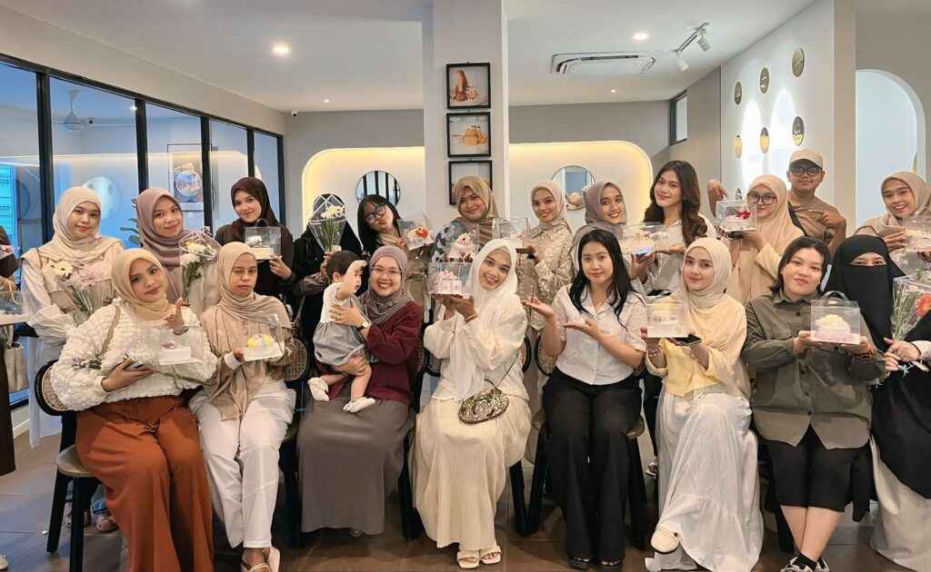WhatsApp-Image-2026-07-02-at-14.57.37-1024x630 Mengenal Sosok Maryni Manga: Bidan, Doula, dan Penulis yang Memeluk Isu Perempuan
