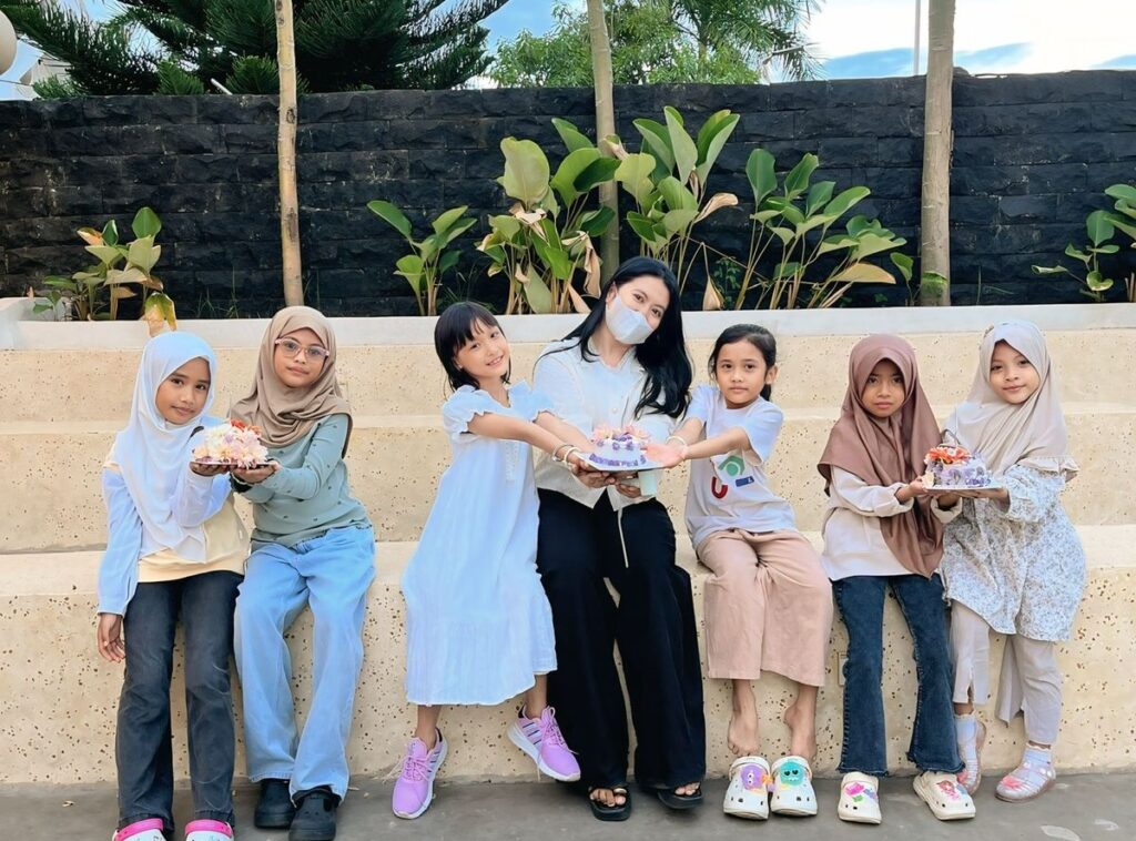WhatsApp-Image-2026-07-02-at-14.57.38-1024x758 Mengenal Sosok Maryni Manga: Bidan, Doula, dan Penulis yang Memeluk Isu Perempuan