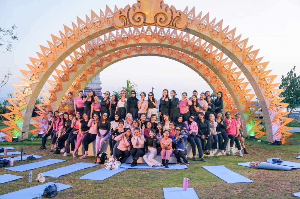 WhatsApp-Image-2026-09-22-at-01.52.27-1-1024x682 Gabungkan Olahraga dan Aksi Sosial, Kelas Rawat Diri Bersama Sira Village Gelar Pilates Amal untuk Korban Gempa Flores