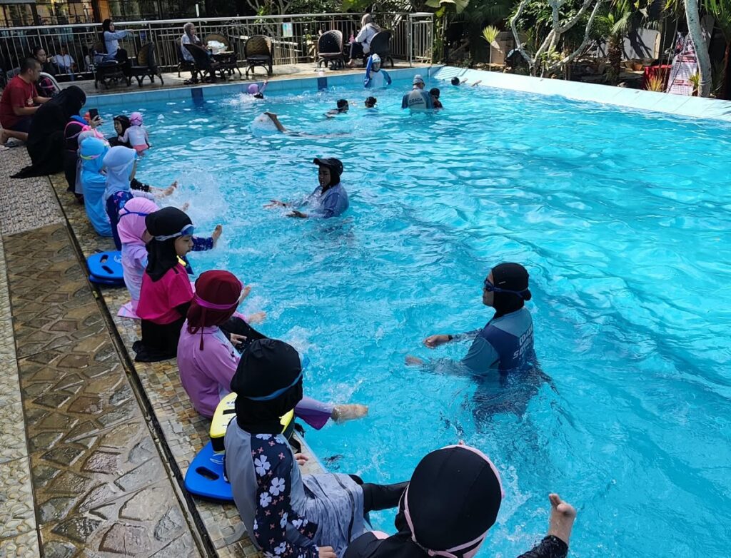 WhatsApp-Image-2026-10-08-at-04.53.02-1024x782 Sosoito Swimming School Hadirkan Program SNAP: Terapi Renang Anak Berkebutuhan Khusus